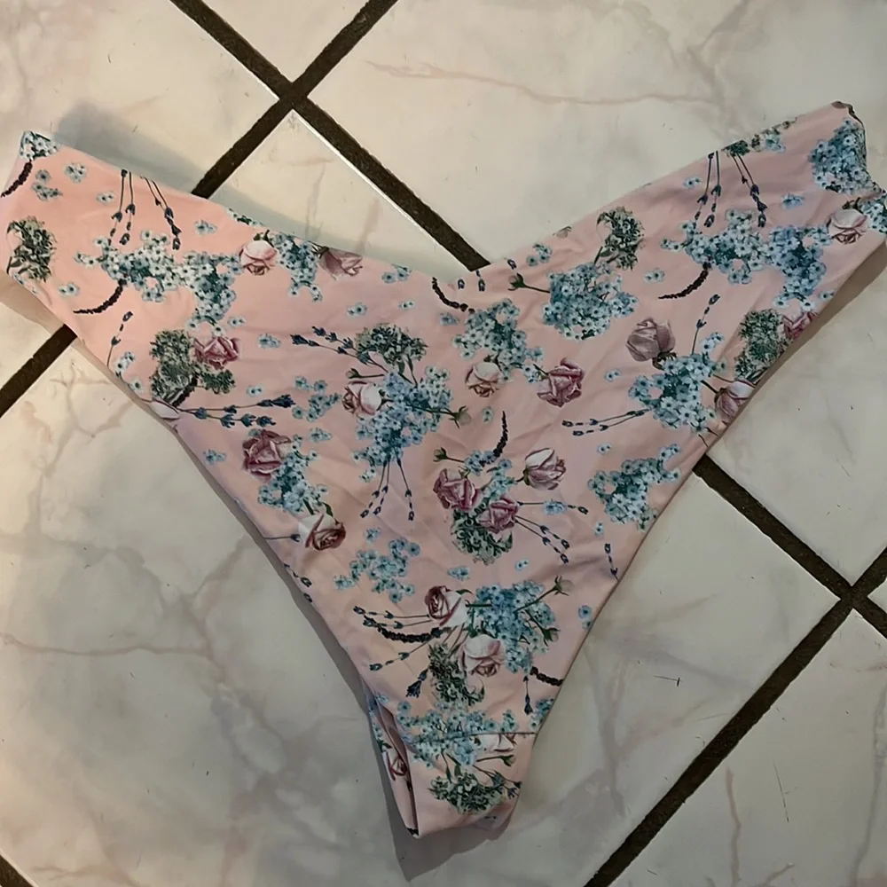 We wore what bikini bottoms - Picture 5 of 5